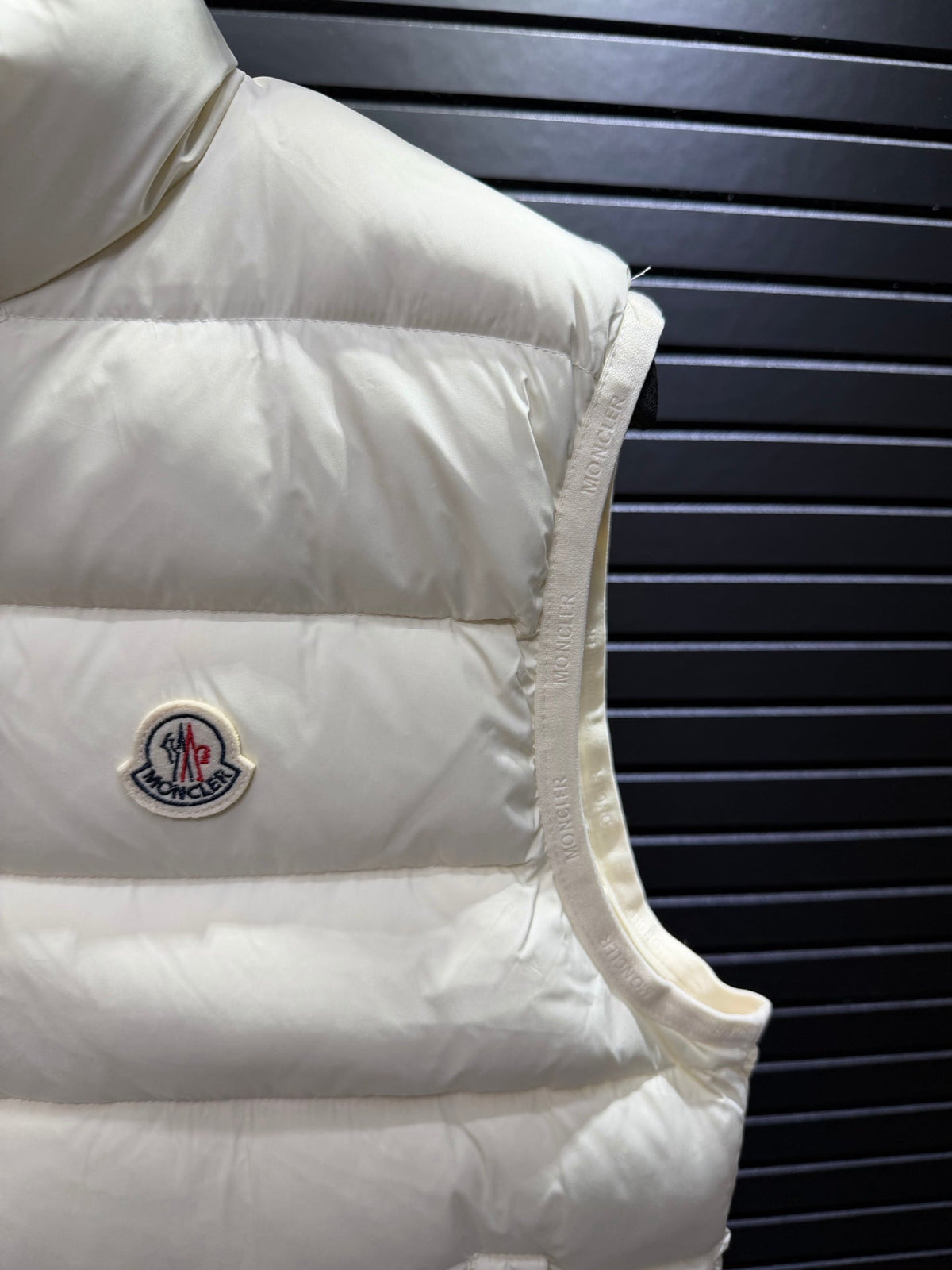 Contrin Quilted Shell Gilet In A Beige Colorway