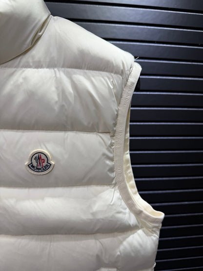 Contrin Quilted Shell Gilet In A Beige Colorway