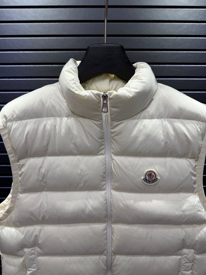 Contrin Quilted Shell Gilet In A Beige Colorway