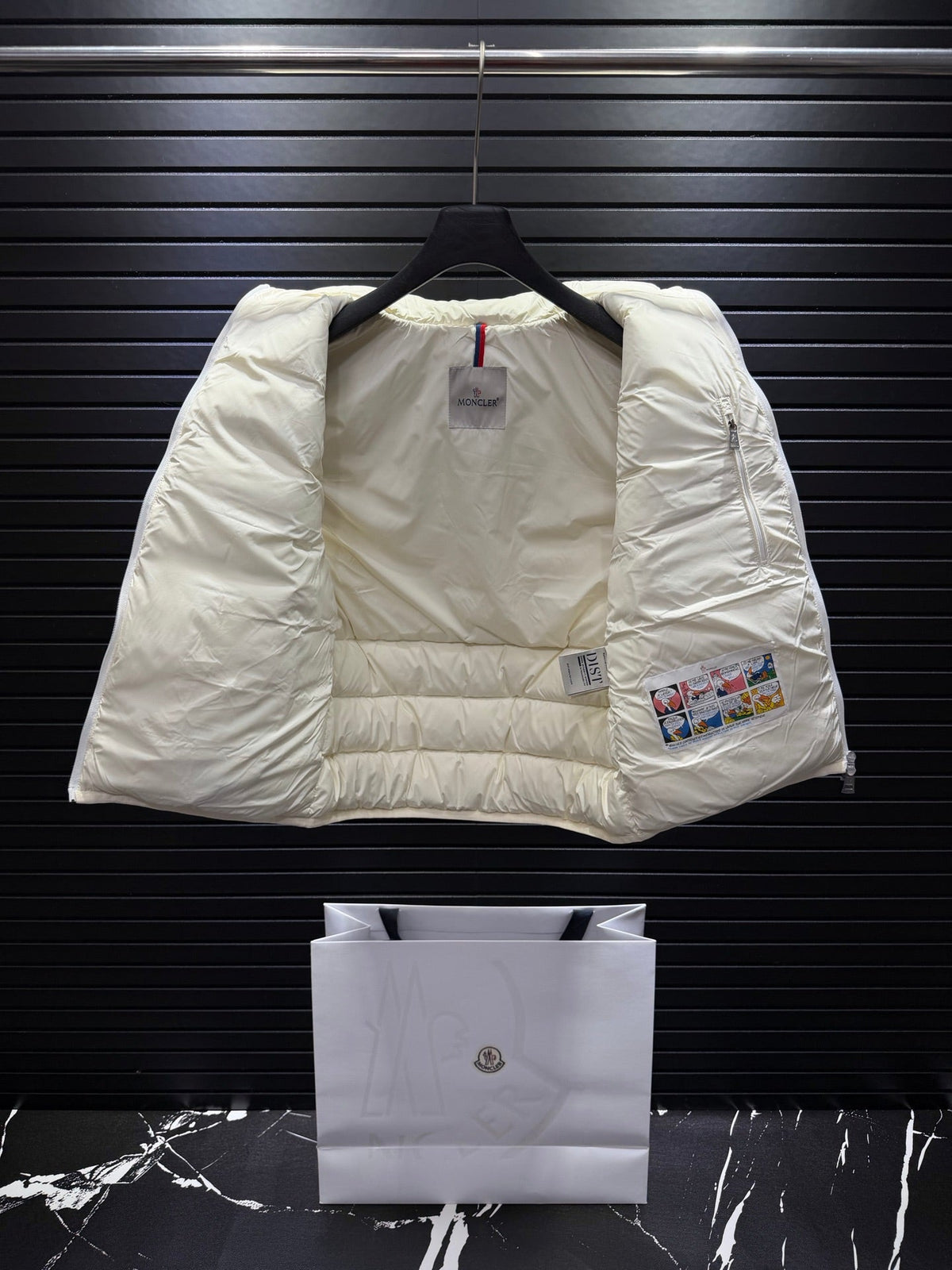 Contrin Quilted Shell Gilet In A Beige Colorway