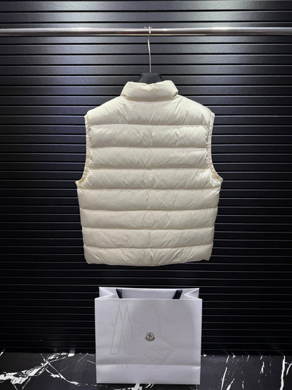 Contrin Quilted Shell Gilet In A Beige Colorway