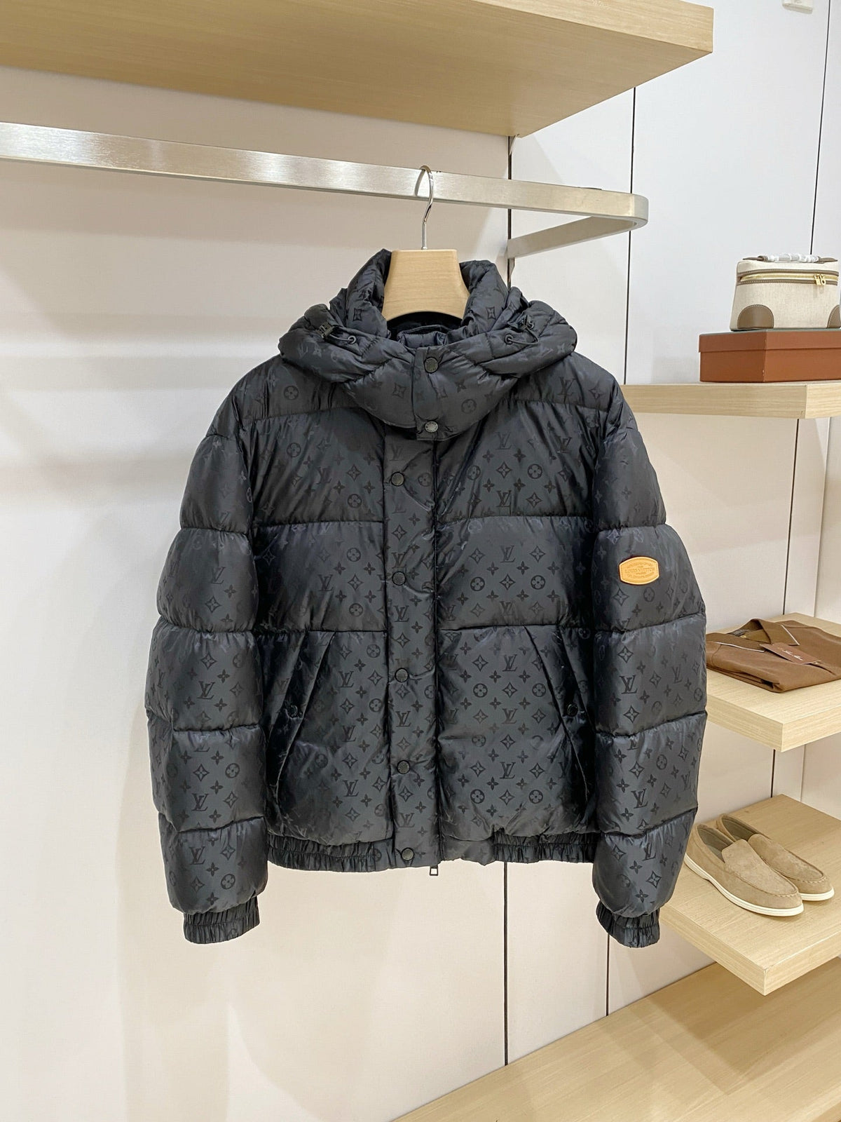 LV Down Blousun In Black